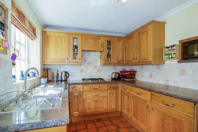  Image of 3 bedroom Cottage for sale in Newton Nottage Road Porthcawl CF36 at Porthcawl  Porthcawl, CF36 5PF